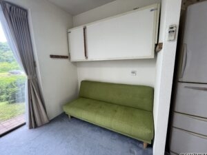 LDKには折りたたみ式のベッドがございます。