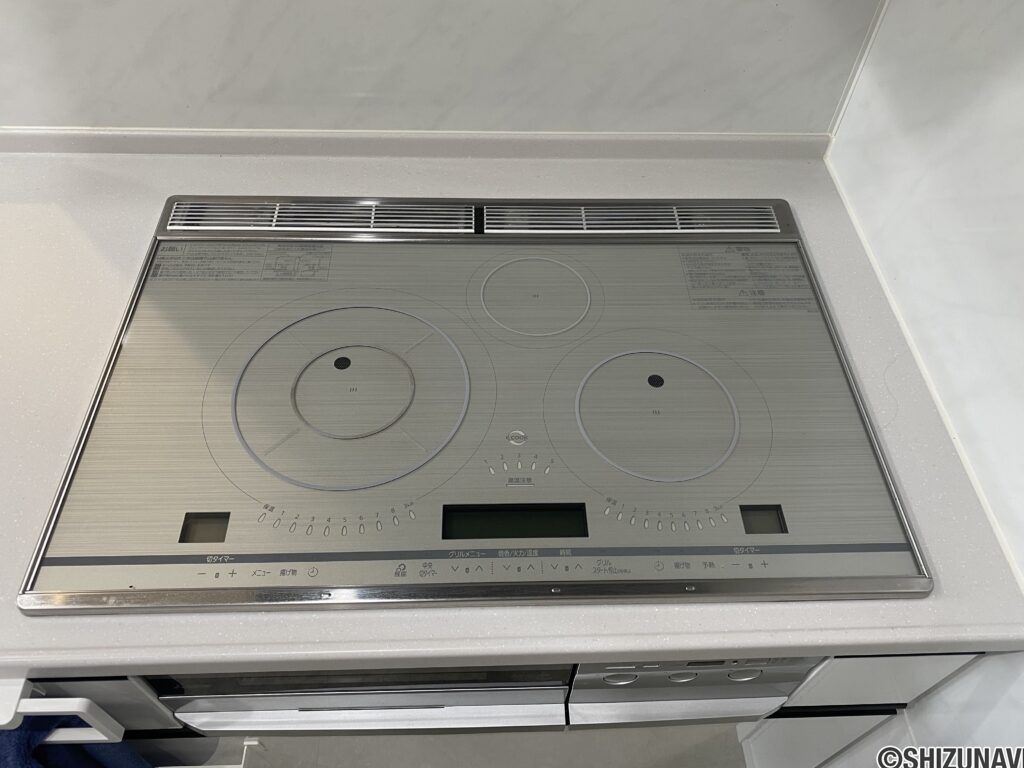 三口のIHコンロで料理の幅が広がります。