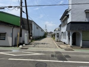 前面道路は市道に接しています