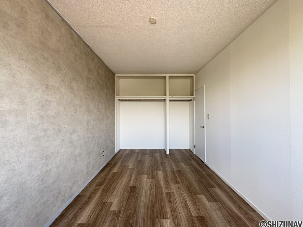 【洋室（7.6帖）】