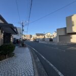 マンション目の前の道路のお写真です。