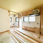 【リフォーム中/LDK】元々は8帖のダイニングでしたが、隣の和室と繋げて約17帖のLDKになる予定です。広々としたLDKで家族団らんを楽しんでいただけます。