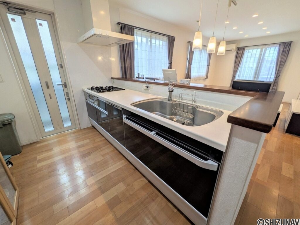 静岡市　葵区瀬名2丁目27-19　LDK