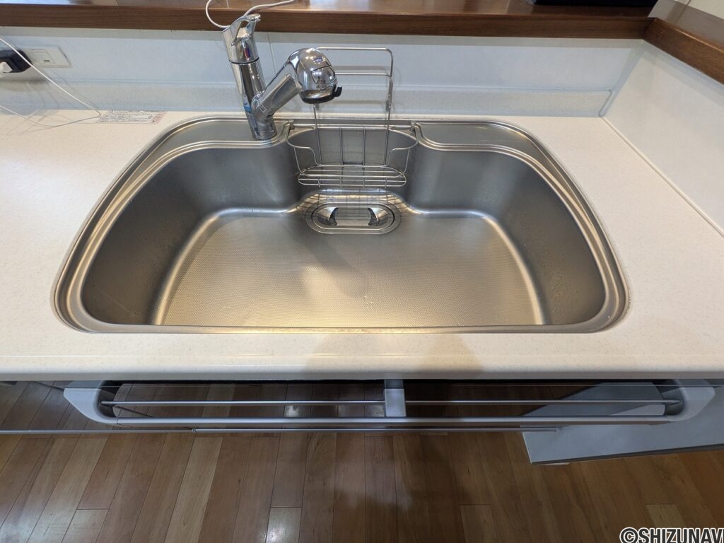 静岡市　葵区瀬名2丁目27-19　LDK