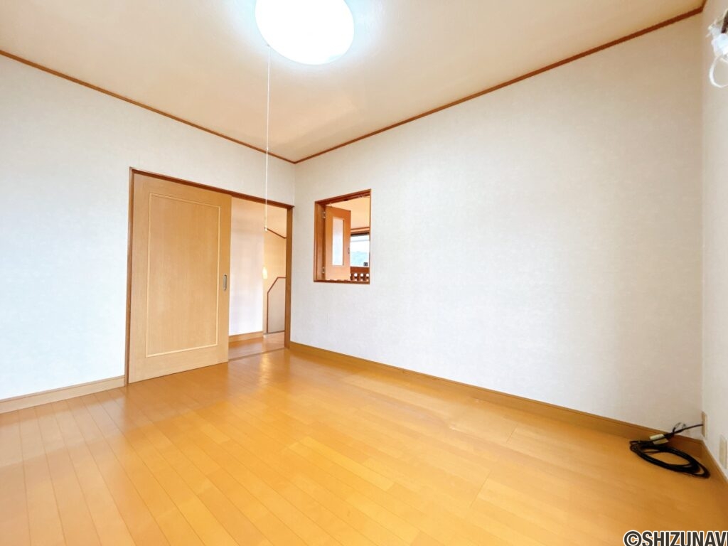 【2階洋室6帖】