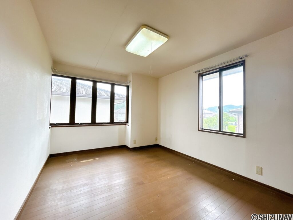 【2階洋室西側6帖】