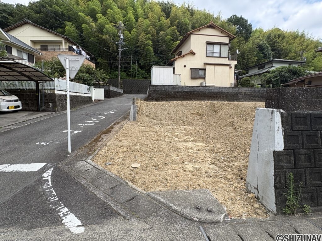 階段、駐車スペース①