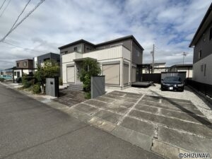 駐車場　大型車にも対応可能　複数台駐車可能