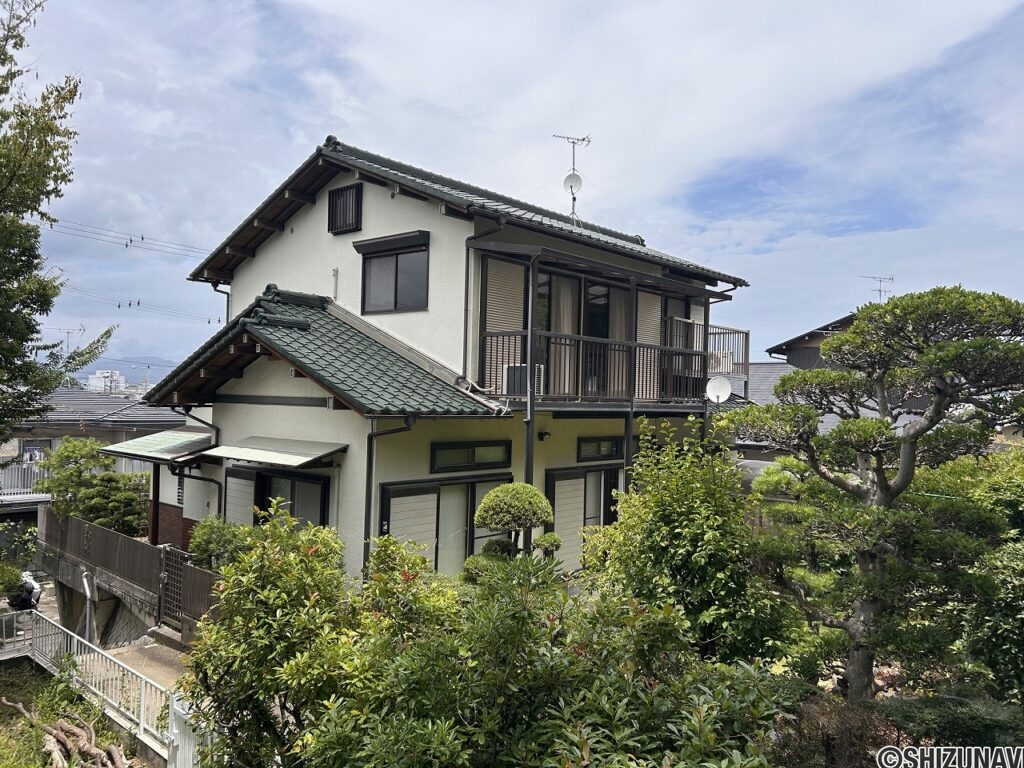 南西側からの外観