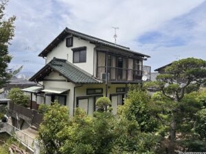 南西側からの外観