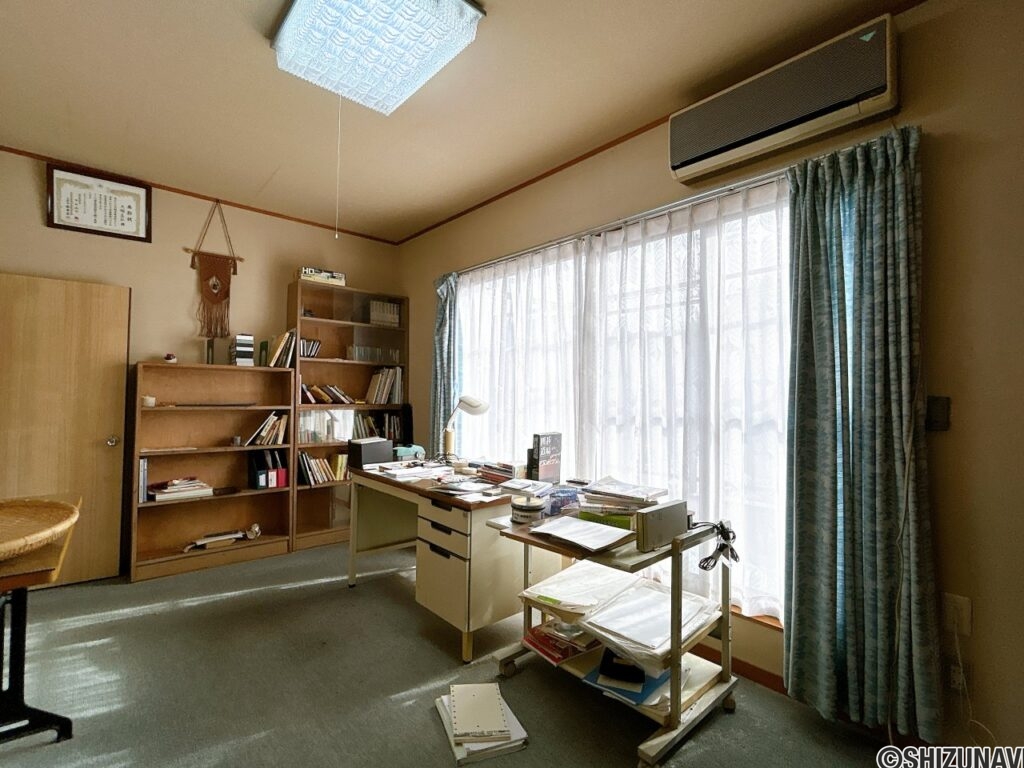 【2階7.5帖洋室　別角度】