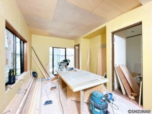 【リフォーム中／1階和室→リビング】フロアタイル仕上げに変更し、リビングと一体感のある空間へ生まれ変わります。
