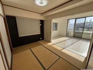 6帖の和室のお写真です。洋室に変更することで、LDKを広くすることもできそうです。
