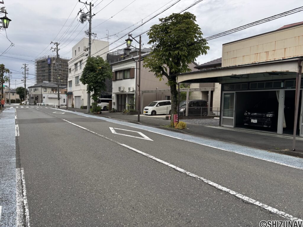 南東側 前面道路