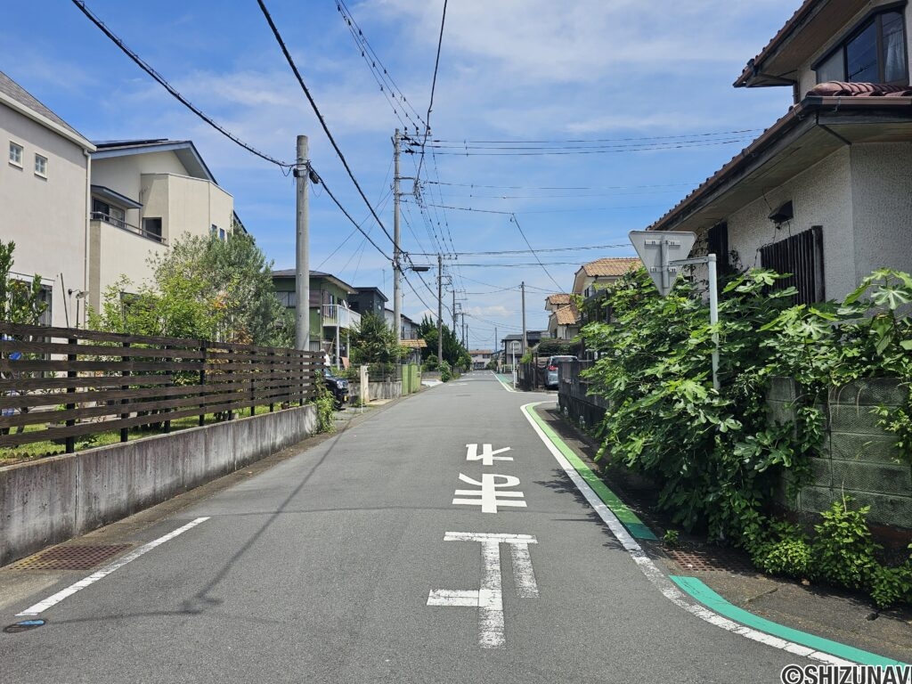 物件東方向 道路の写真です。