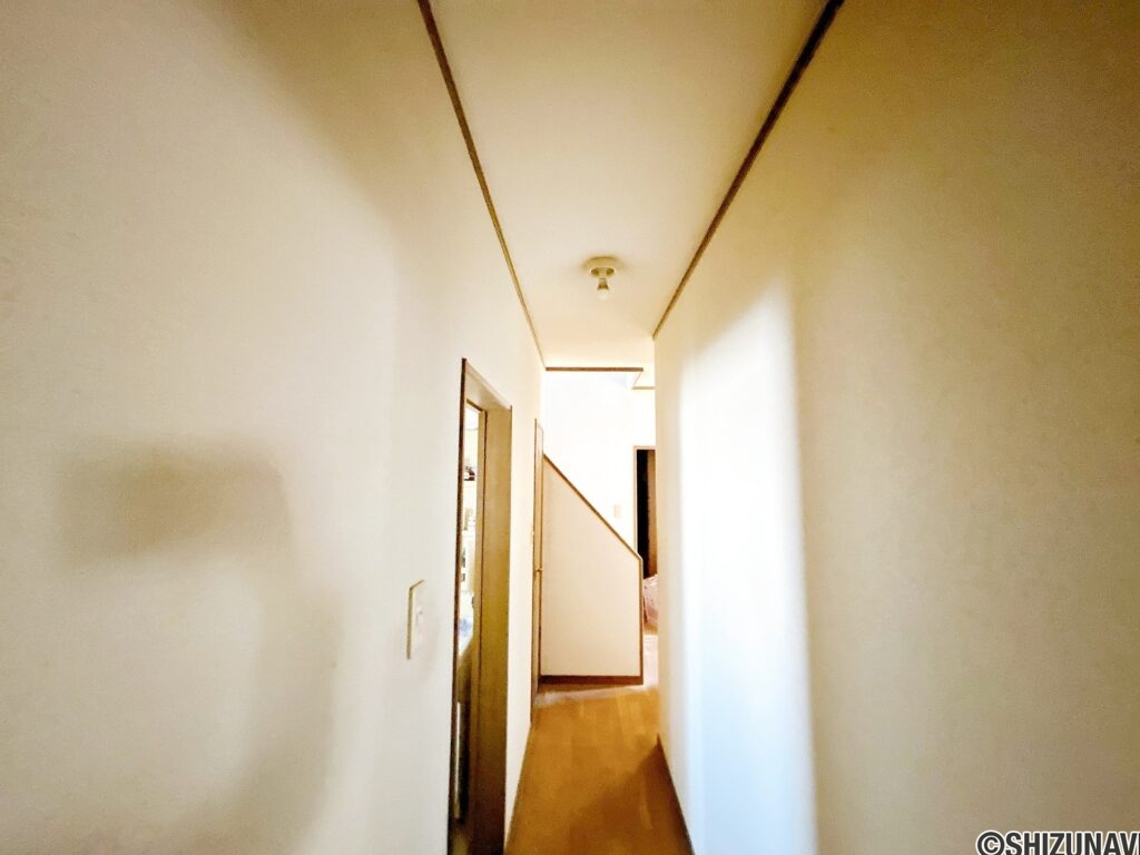 【1階廊下】