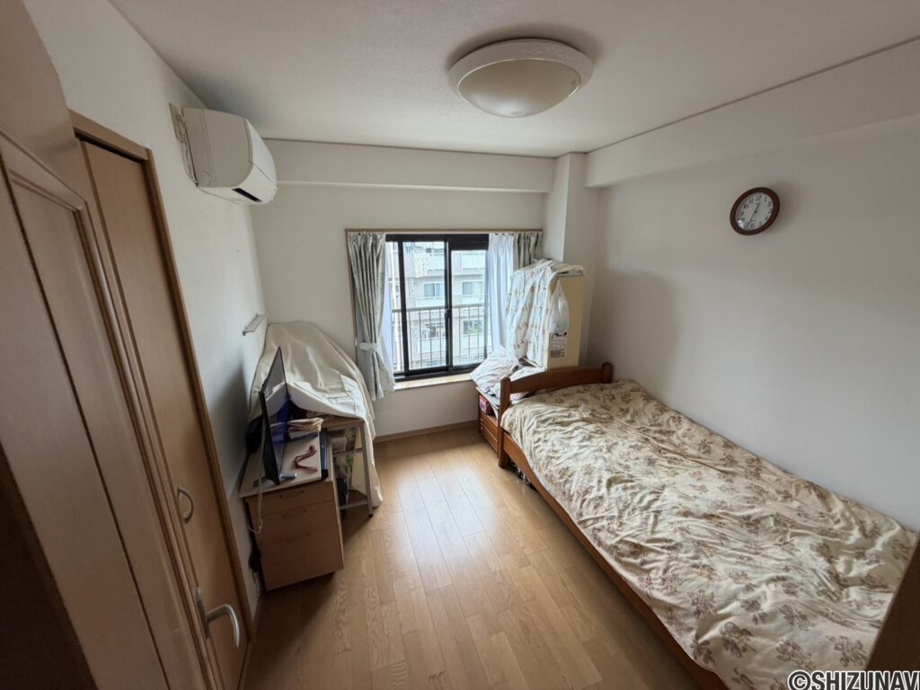 洋室1　8帖
