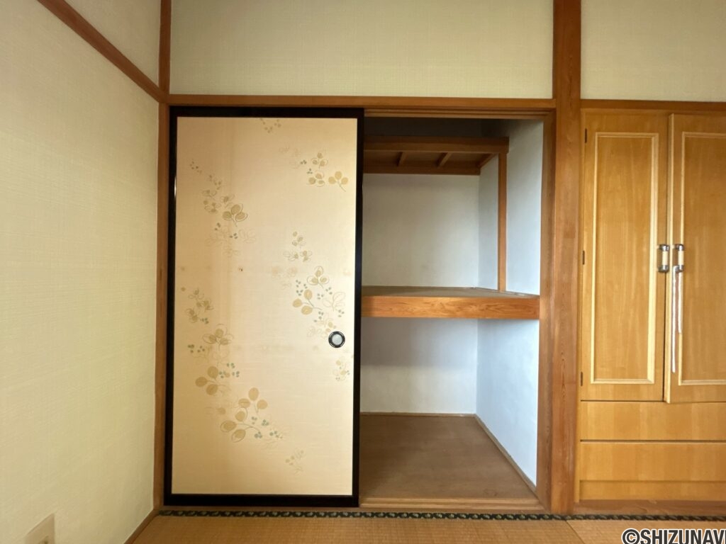 【２階和室収納①】