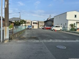 下田市三丁目　「駅徒歩圏×近隣商業地域。利便性の高い立地の売り土地。」現状月極駐車場使用中の物件画像