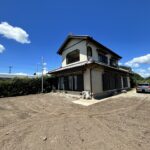 【外観/別角度】122坪のゆとりある敷地です。
