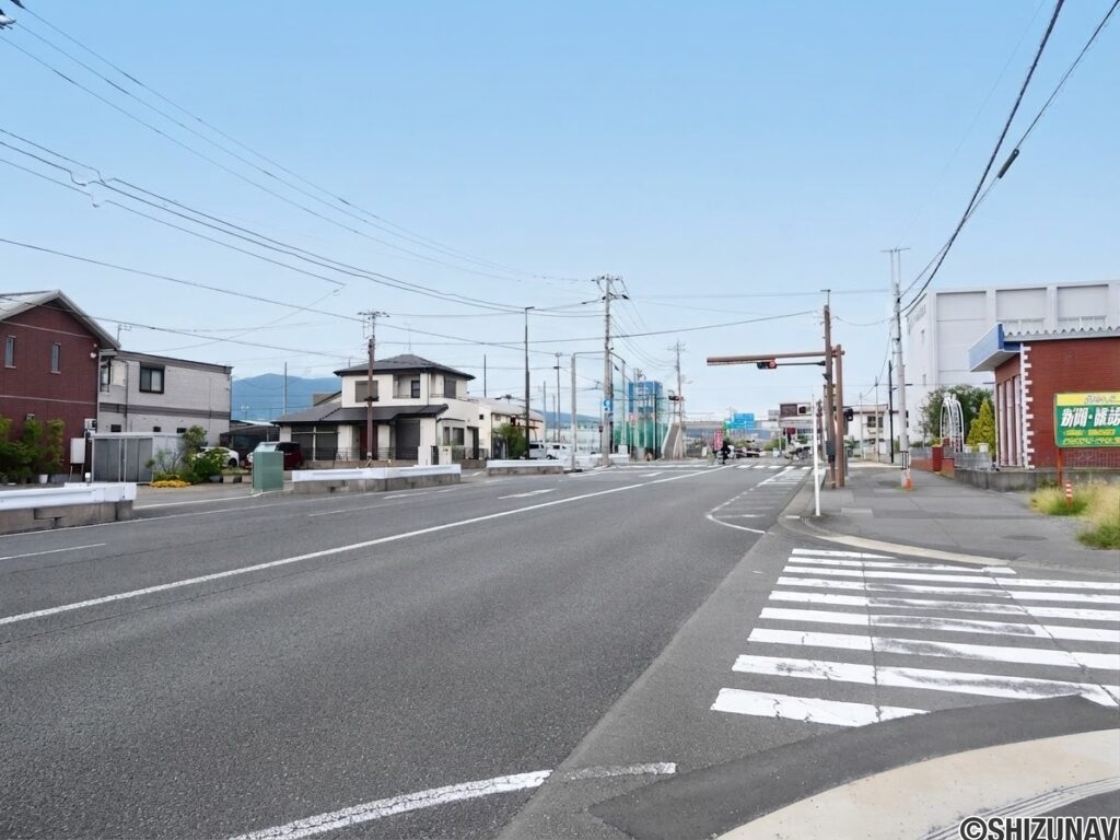 前面道路（南から北）