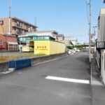 前面道路（西から東）