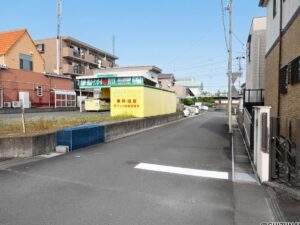 前面道路（西から東）