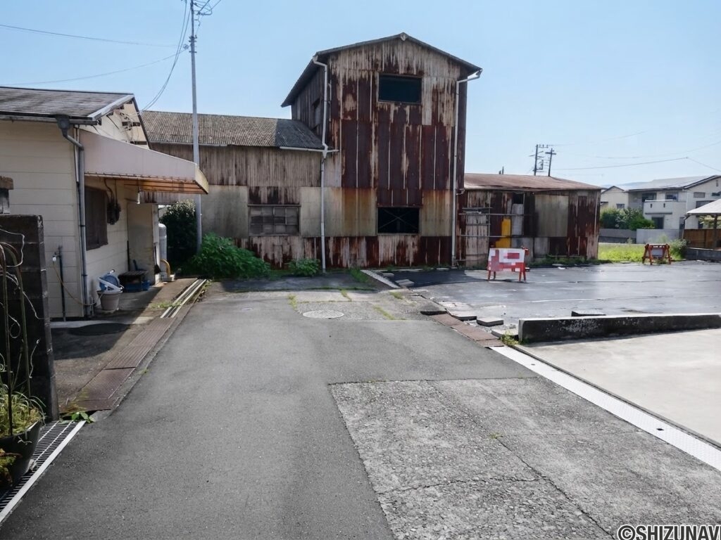 前面道路（北から南）