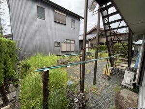 道原　敷地内より