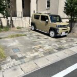 駐車場になります。車種にもよりますが2台駐車可能でございます。