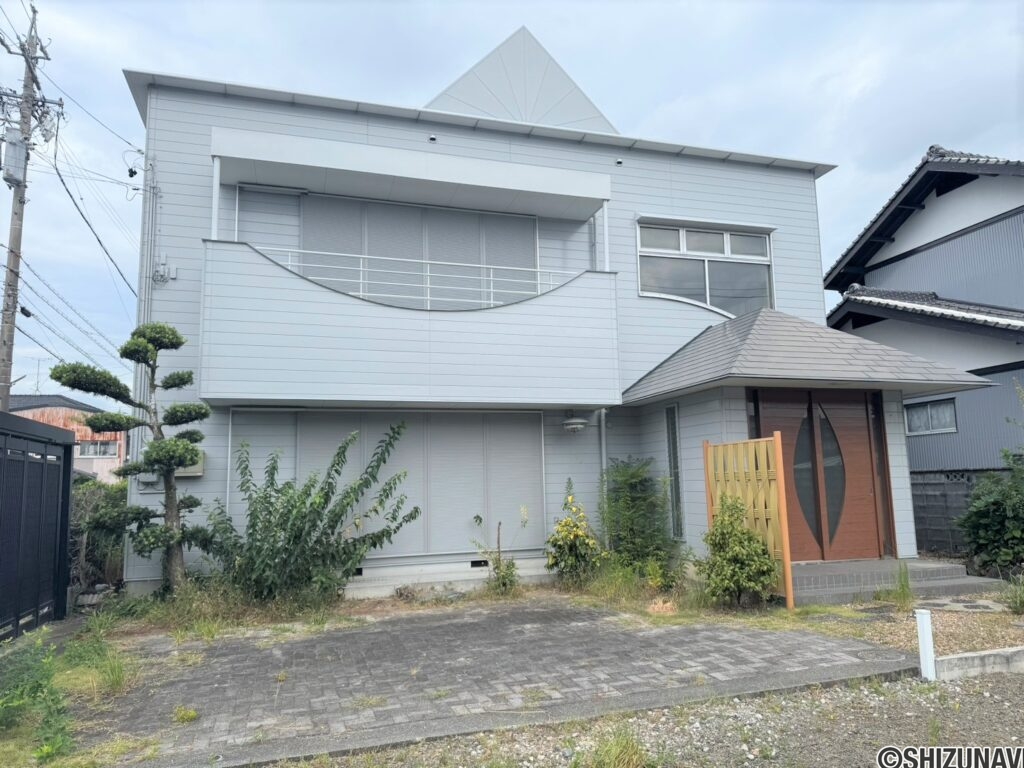 鉄骨造のデザイナーズ中古住宅です♪　令和5年外壁工事済み♪