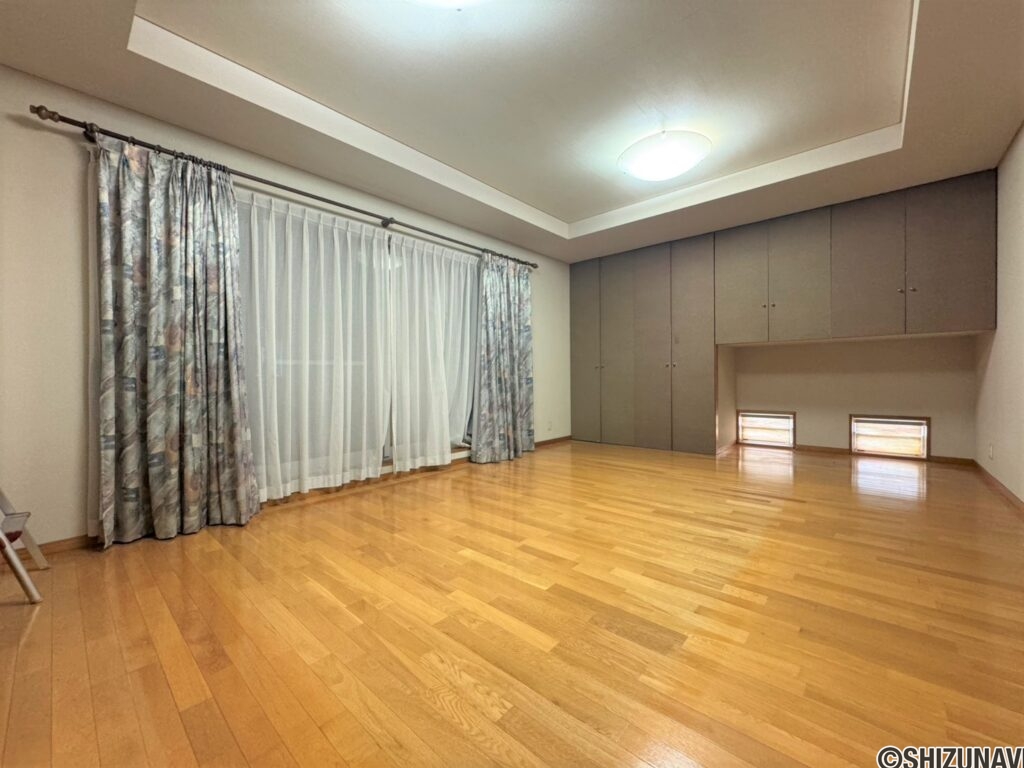 2階洋間（13帖）