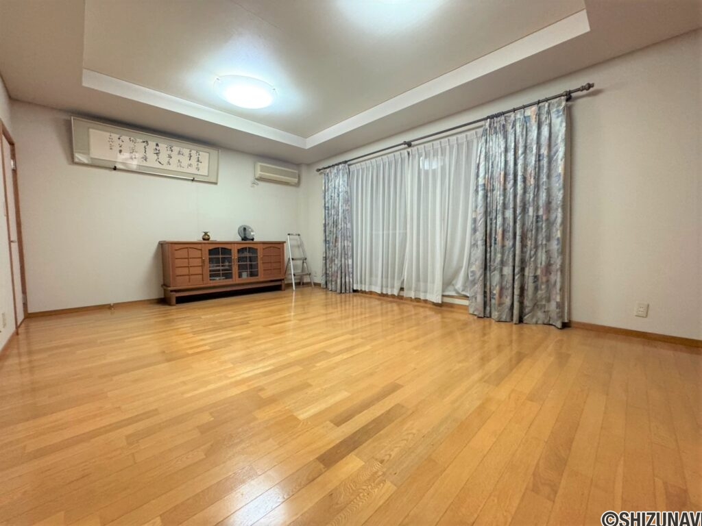 2階洋間（13帖）