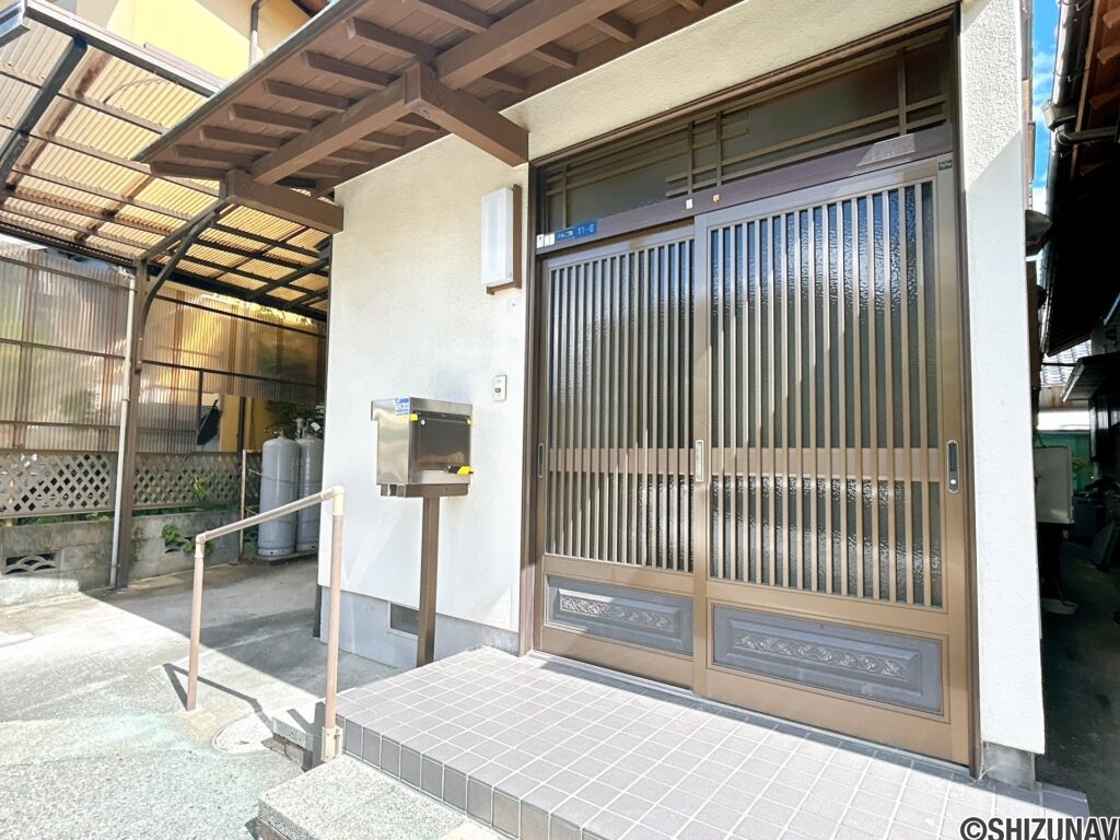 葵区川合　玄関