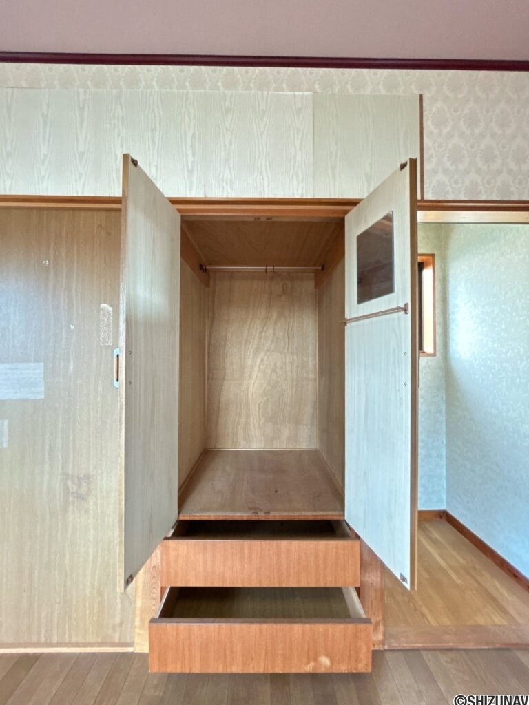 【２階洋室収納②】
