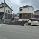 前面道路も広く駐車もしやすいです。