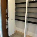 下駄箱収納量は多く下にはお荷物を置くことの可能です。