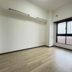 洋室5.4帖。クロス・フローリングもご入居時に貼り替えております。