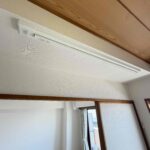 室内物干し。天候の悪い日には大変便利です。