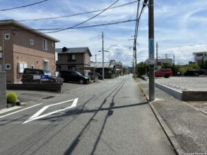 前面道路（北から南）