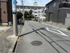 前面道路（南から北）