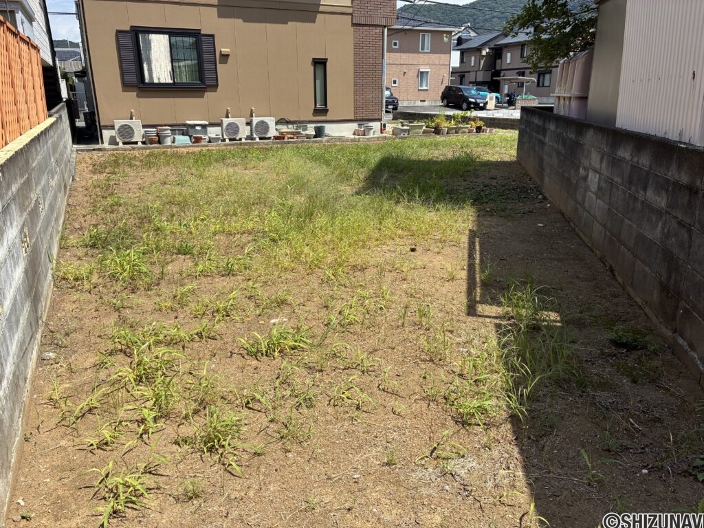 敷地内