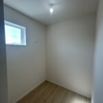テレワークルーム(2.5帖)の写真です。在宅ワーク等の作業部屋としていかがでしょうか？