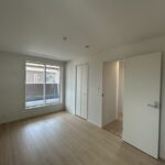 2階 洋室(7.5帖)の写真です。南向きバルコニーに面しており日当たりの良いお部屋です。主寝室などにいかがでしょうか。