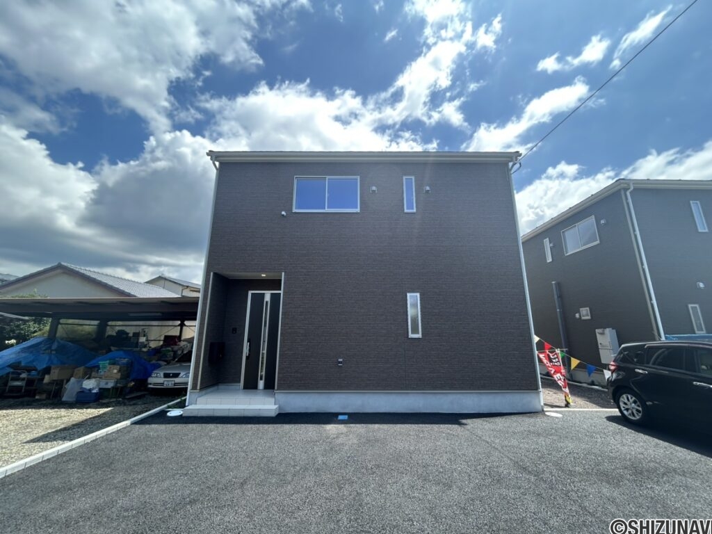 物件正面からの写真です。