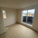 2階 洋室(6.2帖)の写真です。バルコニーに面したお部屋です。