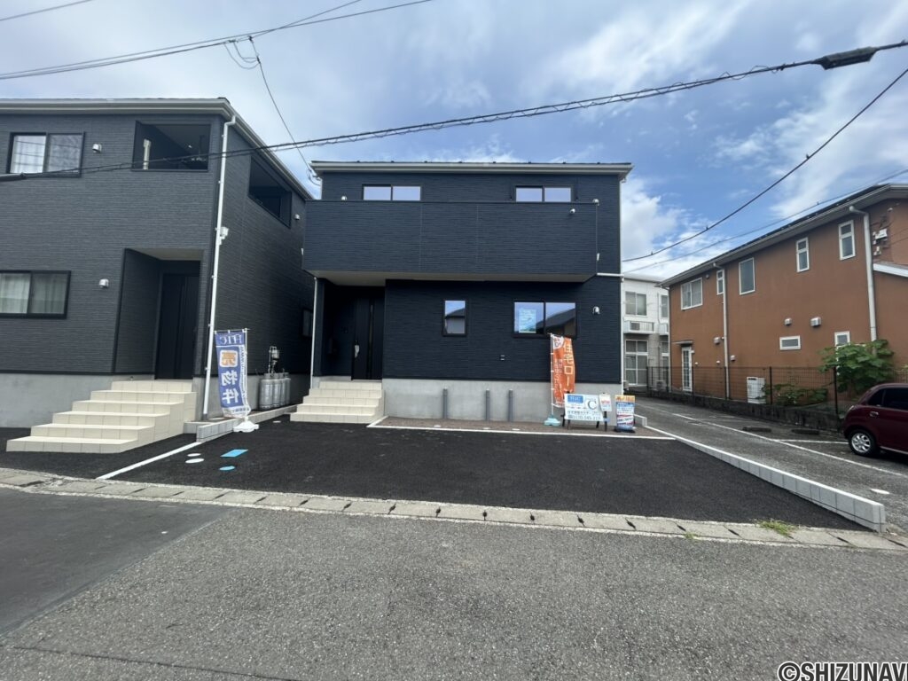 物件正面からの写真です。