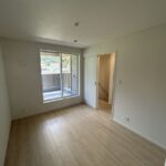 2階 洋室(6.0帖)の写真です。こちらもバルコニーに面したお部屋になります。