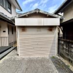 車庫兼物置です。未登記のため、登記または解体の必要があります。