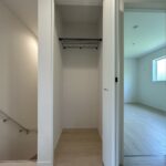 2階 廊下のクローゼットの写真です。